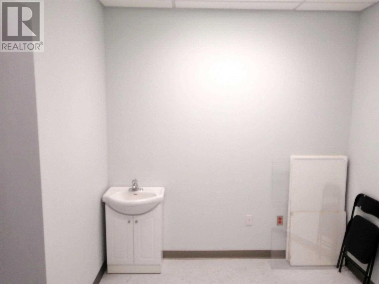 Voir l’image agrandie dans une galerie d’images