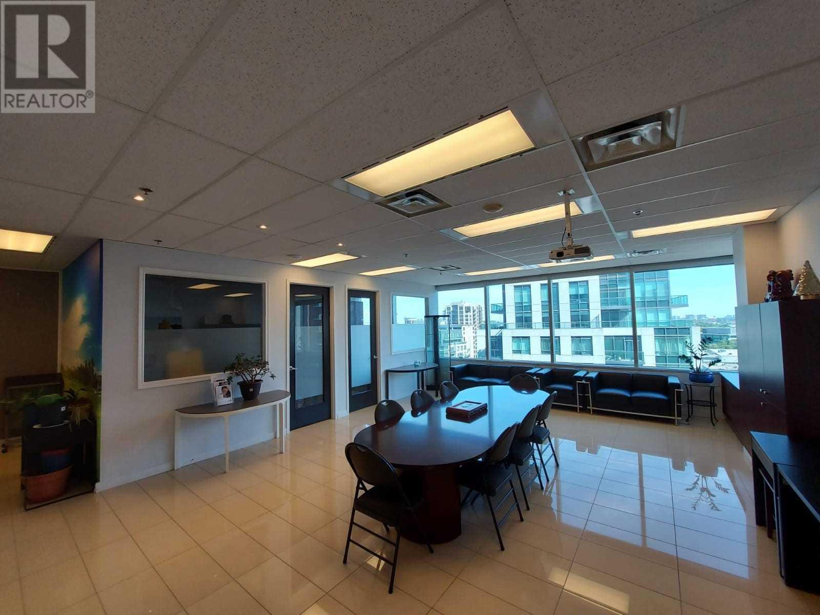 Voir l’image agrandie dans une galerie d’images